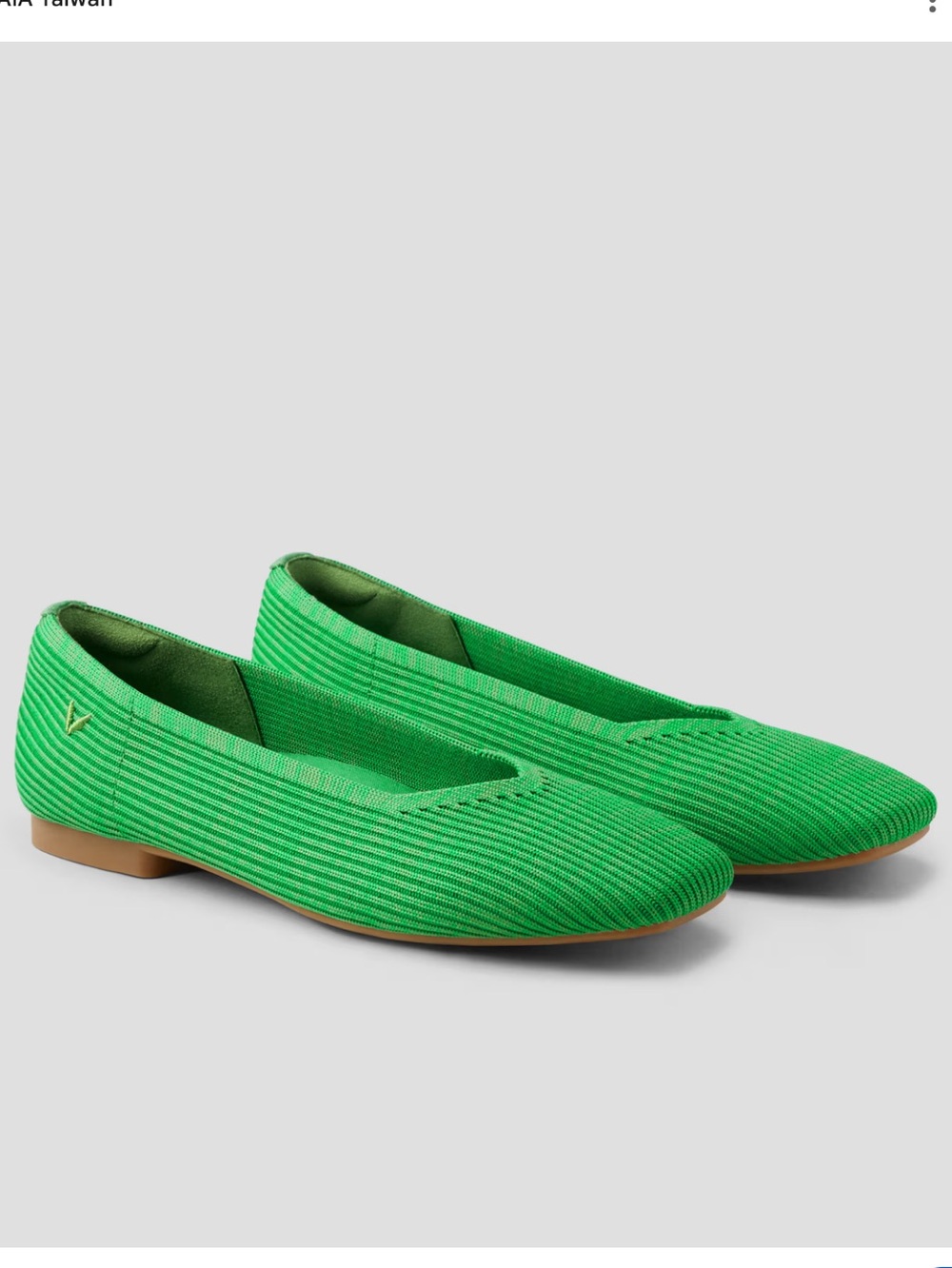 Vivaia Margot 2.0 Square-Toe V-Cut Flats sz 42 11